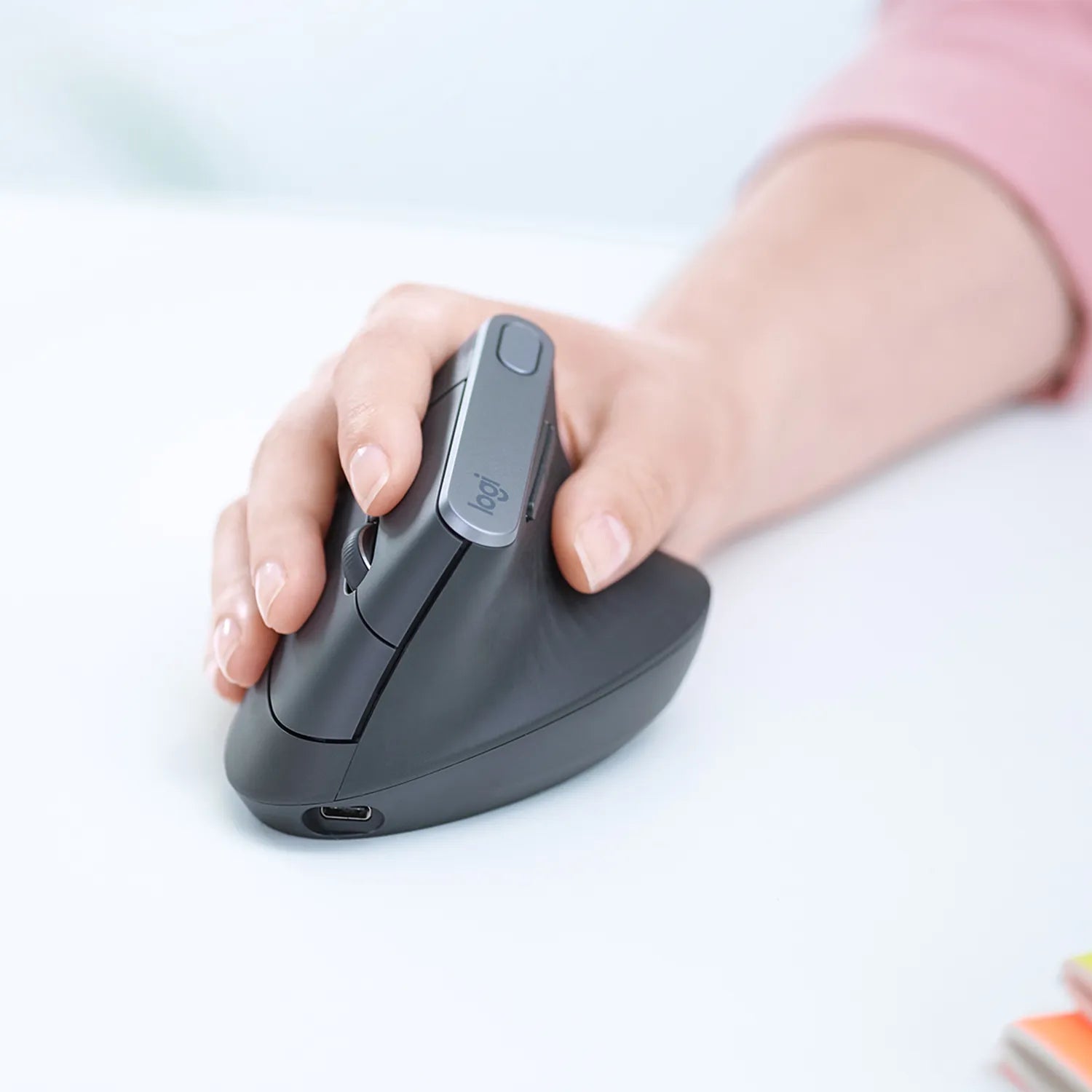Image 5 for Logitech MX Vertical Ergonomic Mouse - Graphite