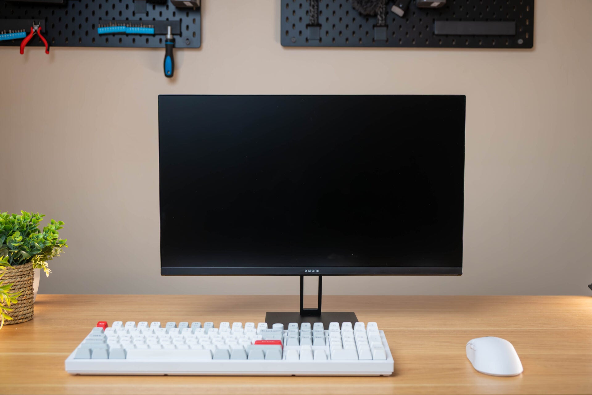 Image 10 for Xiaomi G24i 24" Full HD 1080p IPS Gaming Monitor (180Hz, 1ms, 16:9, HDMI/DP, and AMD FreeSync)